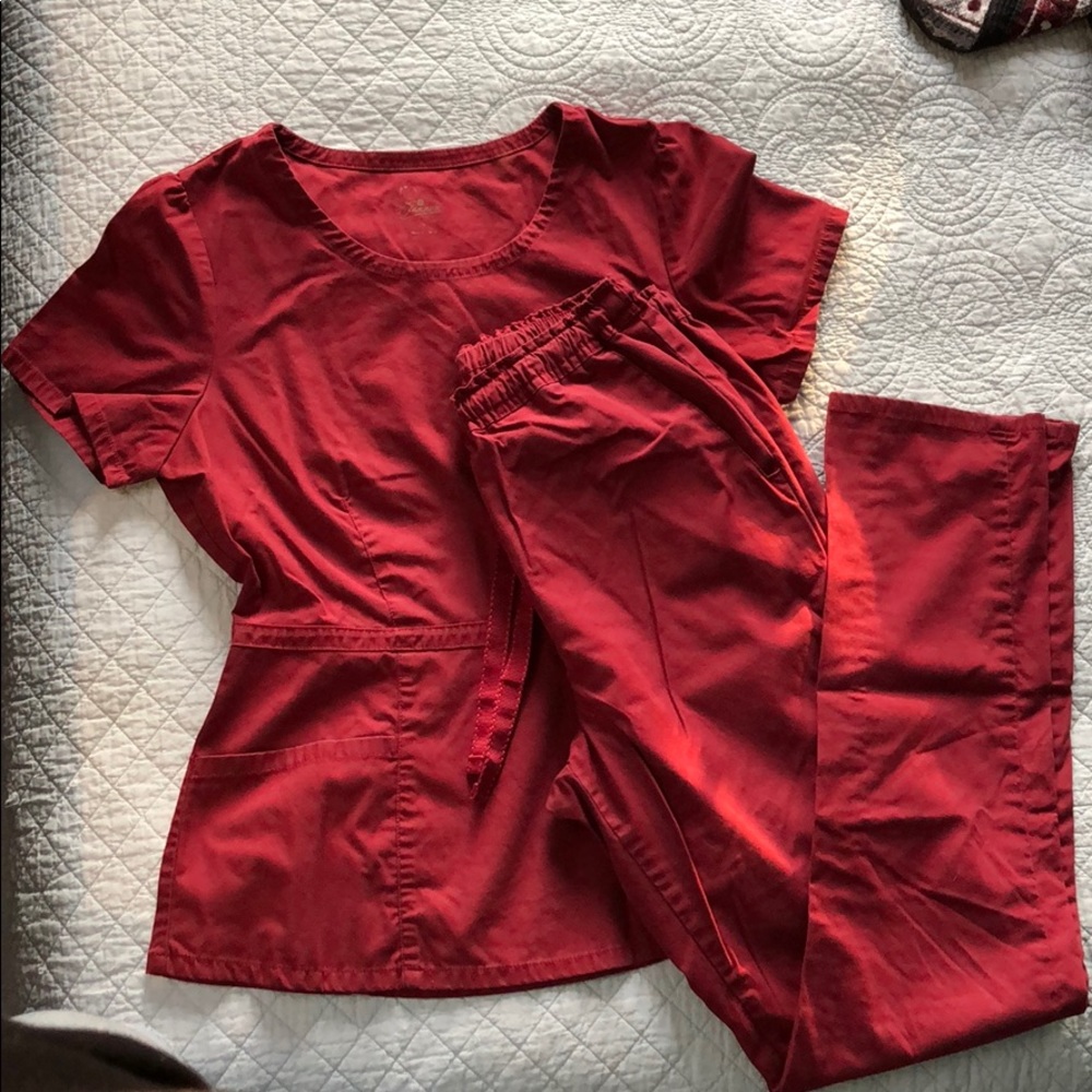 Jaanuu scrub set